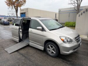 Honda Odyssey with Vantage Mobility Side Entry Automatic In Floor conversion