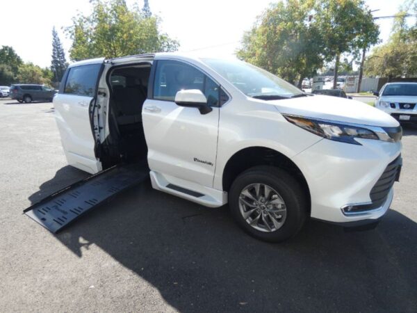 White Toyota Sienna with BraunAbility Side Entry Automatic Fold Out conversion