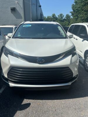 White Toyota Sienna with BraunAbility Side Entry Automatic Fold Out conversion