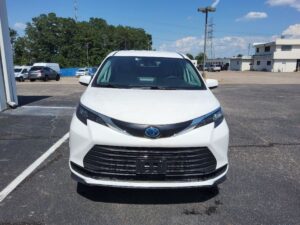 White Toyota Sienna with BraunAbility Rear Entry Manual Fold Out conversion