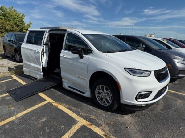 White Chrysler Pacifica with BraunAbility Side Entry Automatic In Floor conversion