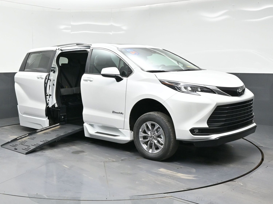White Toyota Sienna with BraunAbility Side Entry Automatic Fold Out conversion