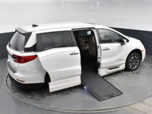White Honda Odyssey with BraunAbility Side Entry Automatic In Floor conversion