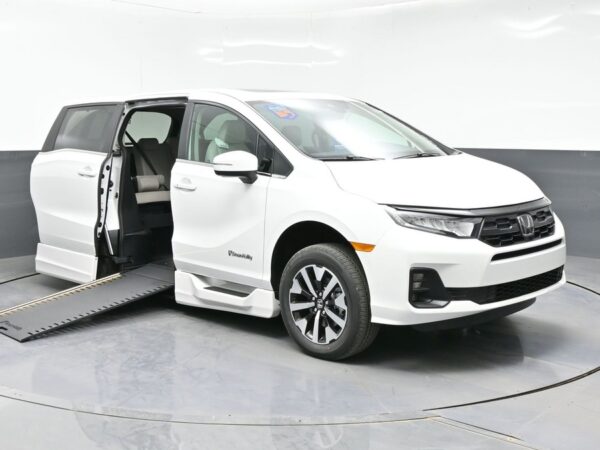 White Honda Odyssey with BraunAbility Side Entry Automatic In Floor conversion