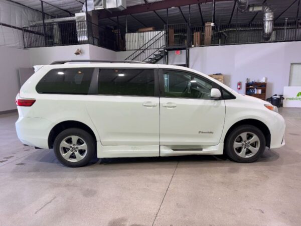 White Toyota Sienna with BraunAbility Side Entry Automatic Fold Out conversion