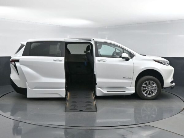 White Toyota Sienna with BraunAbility Side Entry Automatic Fold Out conversion