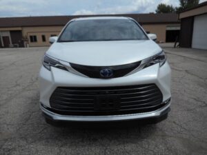 White Toyota Sienna with Vantage Mobility Side Entry Automatic In Floor conversion