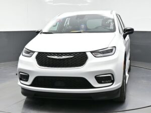 White Chrysler Pacifica with BraunAbility Side Entry Automatic Fold Out conversion
