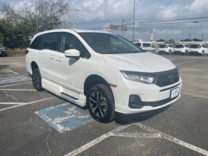 White Honda Odyssey with Vantage Mobility Side Entry Automatic In Floor conversion