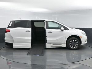 White Honda Odyssey with BraunAbility Side Entry Automatic In Floor conversion