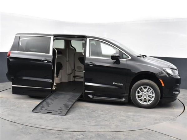 Black Chrysler Voyager with BraunAbility Side Entry Automatic Fold Out conversion