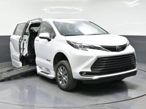 White Toyota Sienna with BraunAbility Side Entry Automatic Fold Out conversion