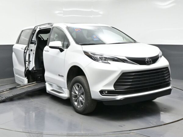 White Toyota Sienna with BraunAbility Side Entry Automatic Fold Out conversion