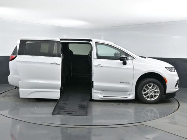 White Chrysler Pacifica with BraunAbility Side Entry Automatic Fold Out conversion