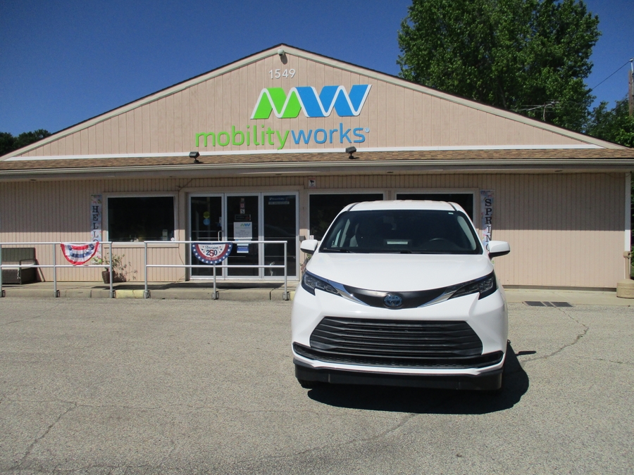 White Toyota Sienna with Vantage Mobility Side Entry Automatic In Floor conversion