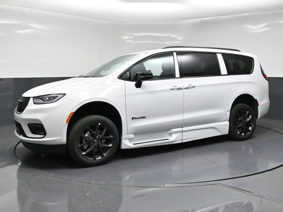 White Chrysler Pacifica with BraunAbility Side Entry Automatic In Floor conversion