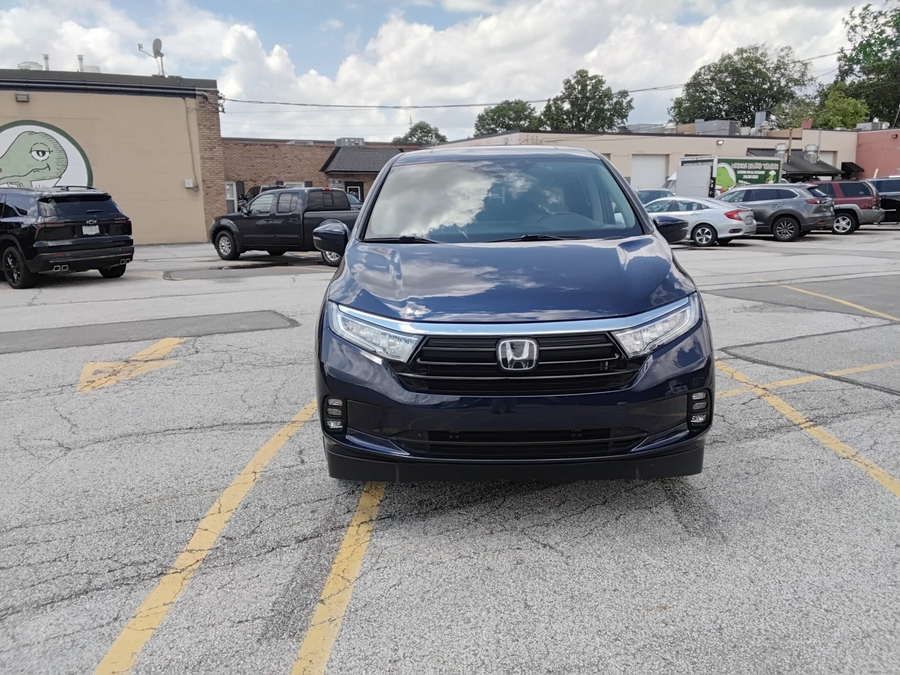 Blue Honda Odyssey with Vantage Mobility Side Entry Automatic In Floor conversion