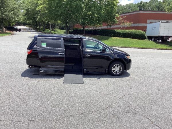 Black Honda Odyssey with Vantage Mobility Side Entry Automatic In Floor conversion