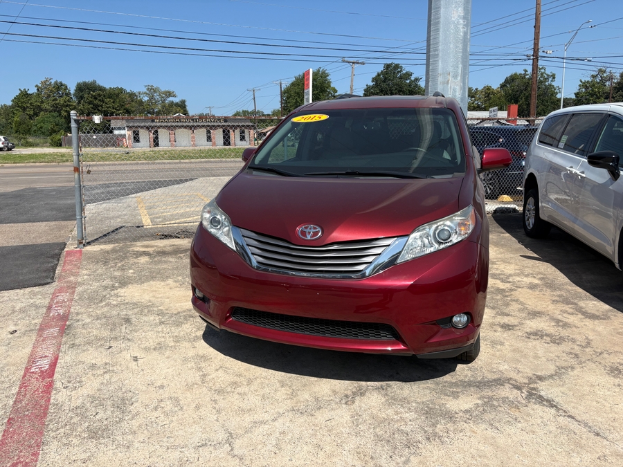 TOYOTA SIENNA with Vantage Mobility Side Entry Automatic In Floor conversion
