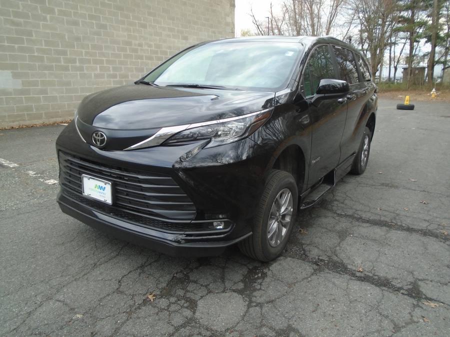 New 2026 Toyota Sienna FWD XLE Wheelchair Van - TS295269