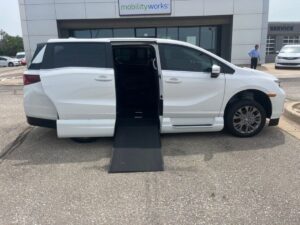 White Honda Odyssey with Vantage Mobility Side Entry Automatic In Floor conversion