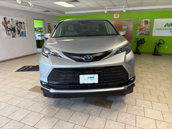 Silver Toyota Sienna with Vantage Mobility Side Entry Automatic In Floor conversion
