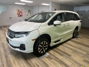 White Honda Odyssey with BraunAbility Side Entry Automatic In Floor conversion