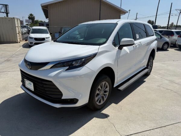 White Toyota Sienna with Vantage Mobility Rear Entry Manual Fold Out conversion