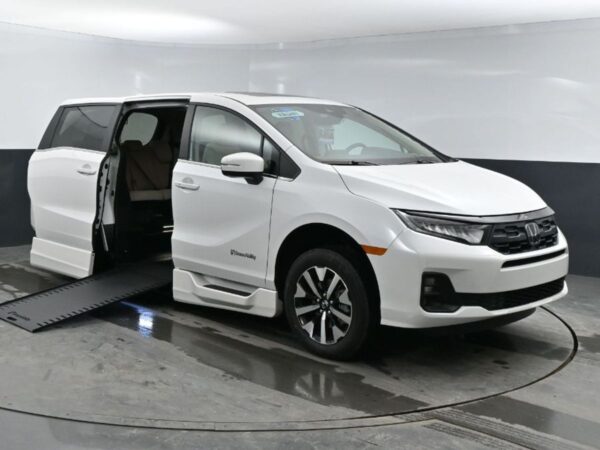 White Honda Odyssey with BraunAbility Side Entry Automatic In Floor conversion