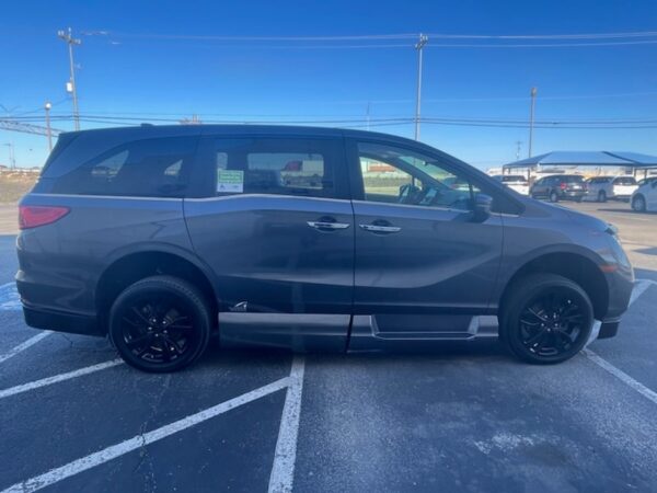 Grey Honda Odyssey with Vantage Mobility Side Entry Automatic In Floor conversion