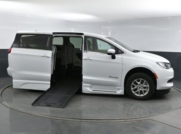 White Chrysler Voyager with BraunAbility Side Entry Automatic Fold Out conversion
