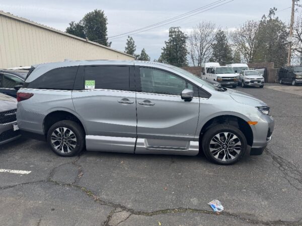 Silver Honda Odyssey with Vantage Mobility Side Entry Automatic In Floor conversion