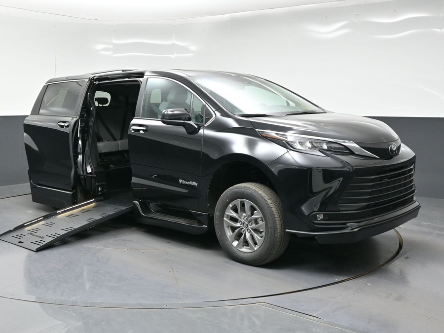 Black Toyota Sienna with BraunAbility Side Entry Automatic Fold Out conversion