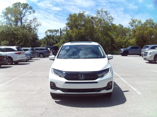 White Honda Odyssey with BraunAbility Side Entry Automatic In Floor conversion
