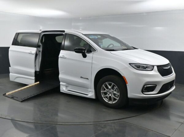 White Chrysler Pacifica with BraunAbility Side Entry Automatic In Floor conversion