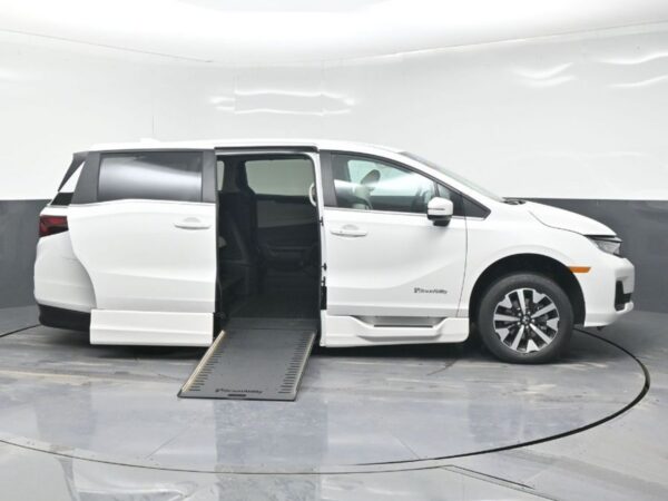White Honda Odyssey with BraunAbility Side Entry Automatic In Floor conversion