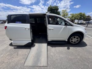 Honda Odyssey with Vantage Mobility Side Entry Automatic In Floor conversion