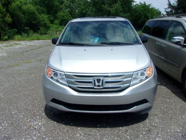 Honda Odyssey with Vantage Mobility Side Entry Automatic In Floor conversion