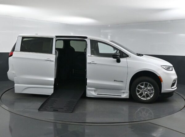 White Chrysler Pacifica with BraunAbility Side Entry Automatic Fold Out conversion