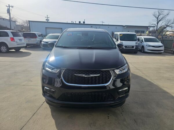 Black Chrysler Pacifica with BraunAbility Side Entry Automatic Fold Out conversion