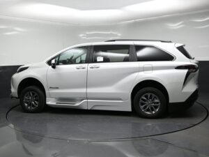 White Toyota Sienna with BraunAbility Side Entry Automatic Fold Out conversion