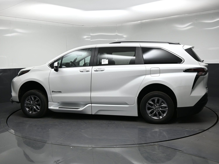 White Toyota Sienna with BraunAbility Side Entry Automatic Fold Out conversion
