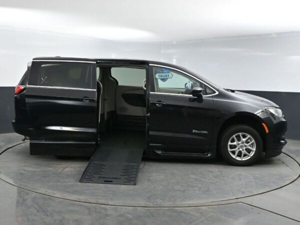 Black Chrysler Voyager with BraunAbility Side Entry Automatic Fold Out conversion