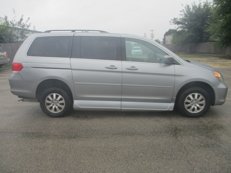 Honda Odyssey with Vantage Mobility Side Entry Automatic In Floor conversion