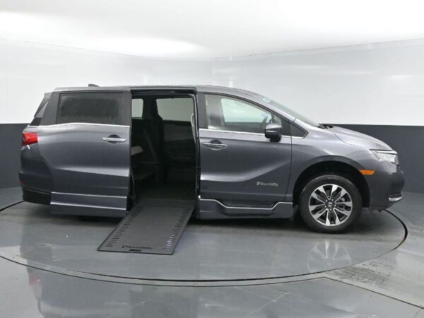 Grey Honda Odyssey with BraunAbility Side Entry Automatic In Floor conversion