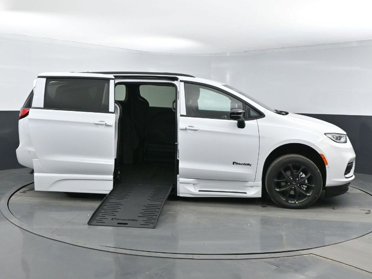 White Chrysler Pacifica with BraunAbility Side Entry Automatic Fold Out conversion