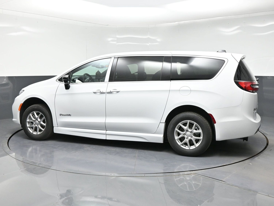 White Chrysler Pacifica with BraunAbility Side Entry Automatic Fold Out conversion