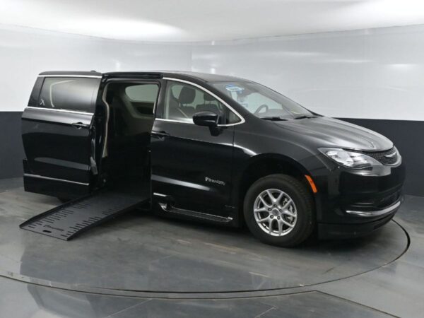 Black Chrysler Voyager with BraunAbility Side Entry Automatic Fold Out conversion