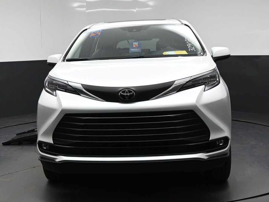 White Toyota Sienna with BraunAbility Side Entry Automatic Fold Out conversion