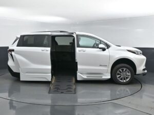 White Toyota Sienna with BraunAbility Side Entry Automatic Fold Out conversion